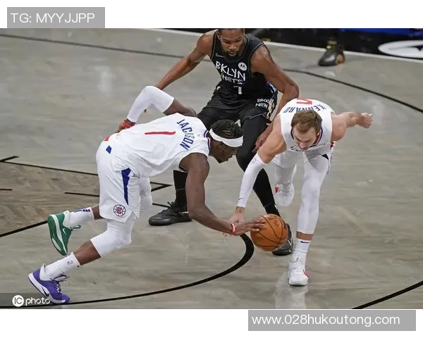 篮网与快船精彩对决回放分析及比赛亮点总结